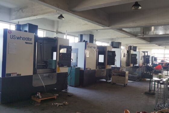 Pour les véhicules à moteur électrique à commande numérique, le système de freinage doit être équipé d'un dispositif de freinage à commande numérique.