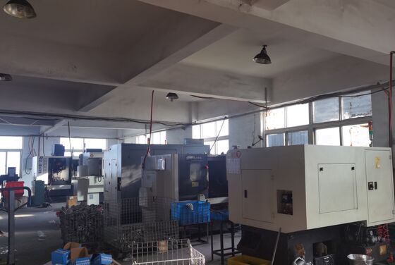 Pour les véhicules à moteur électrique à commande numérique, le système de freinage doit être équipé d'un dispositif de freinage à commande numérique.